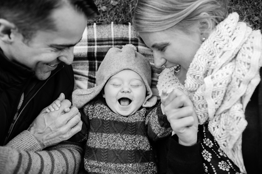 eiffel-tower-family-photo-session-paris-with-kids_006.jpg