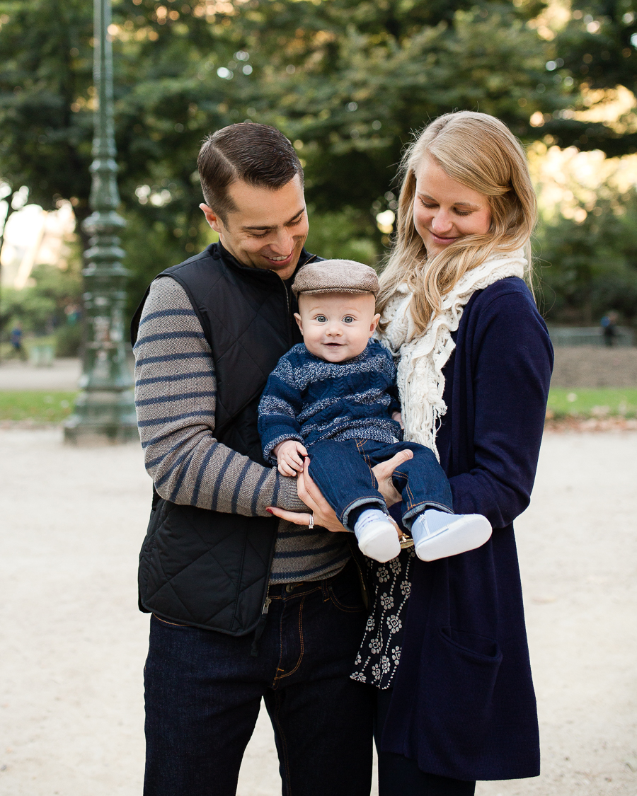 eiffel-tower-family-photo-session-paris-with-kids_008.jpg