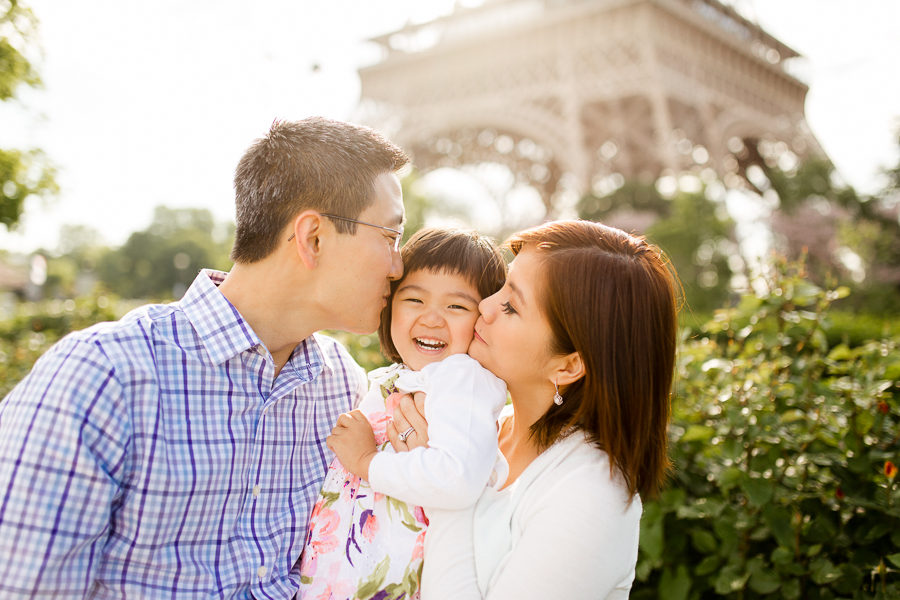 family-portraits-eiffel-tower-paris-photographer_010.jpg