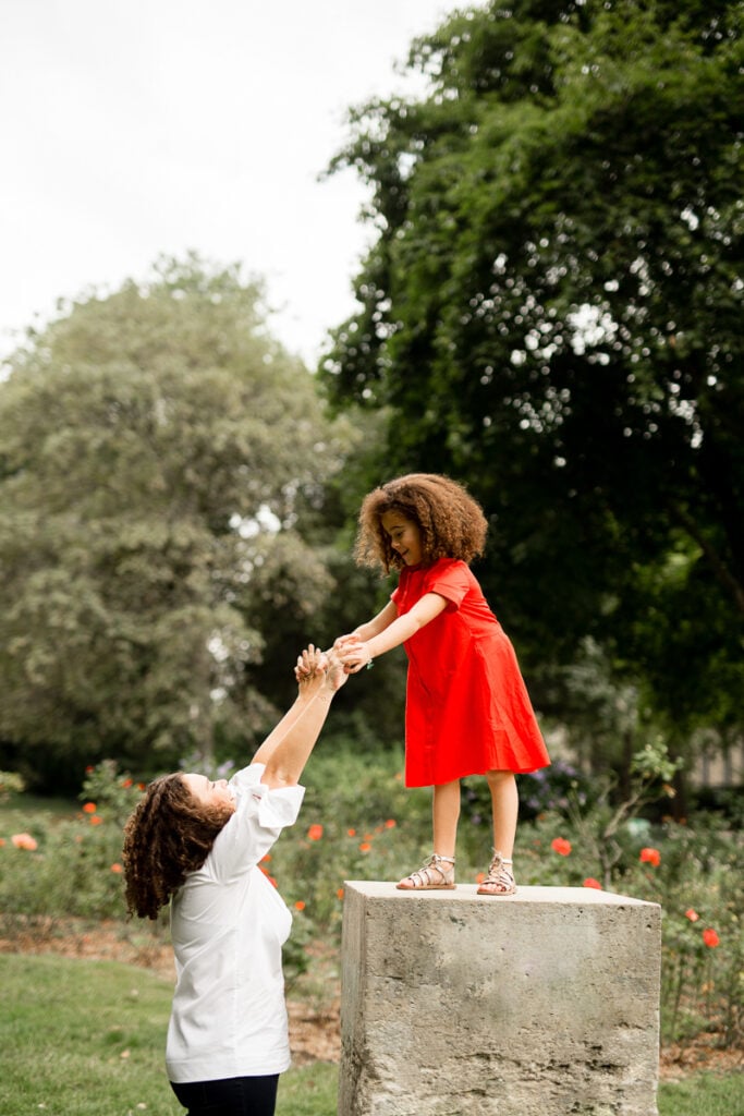 Spring portrait of mother and daughter in Parc Monceau, Paris by Katie Donnelly Photography