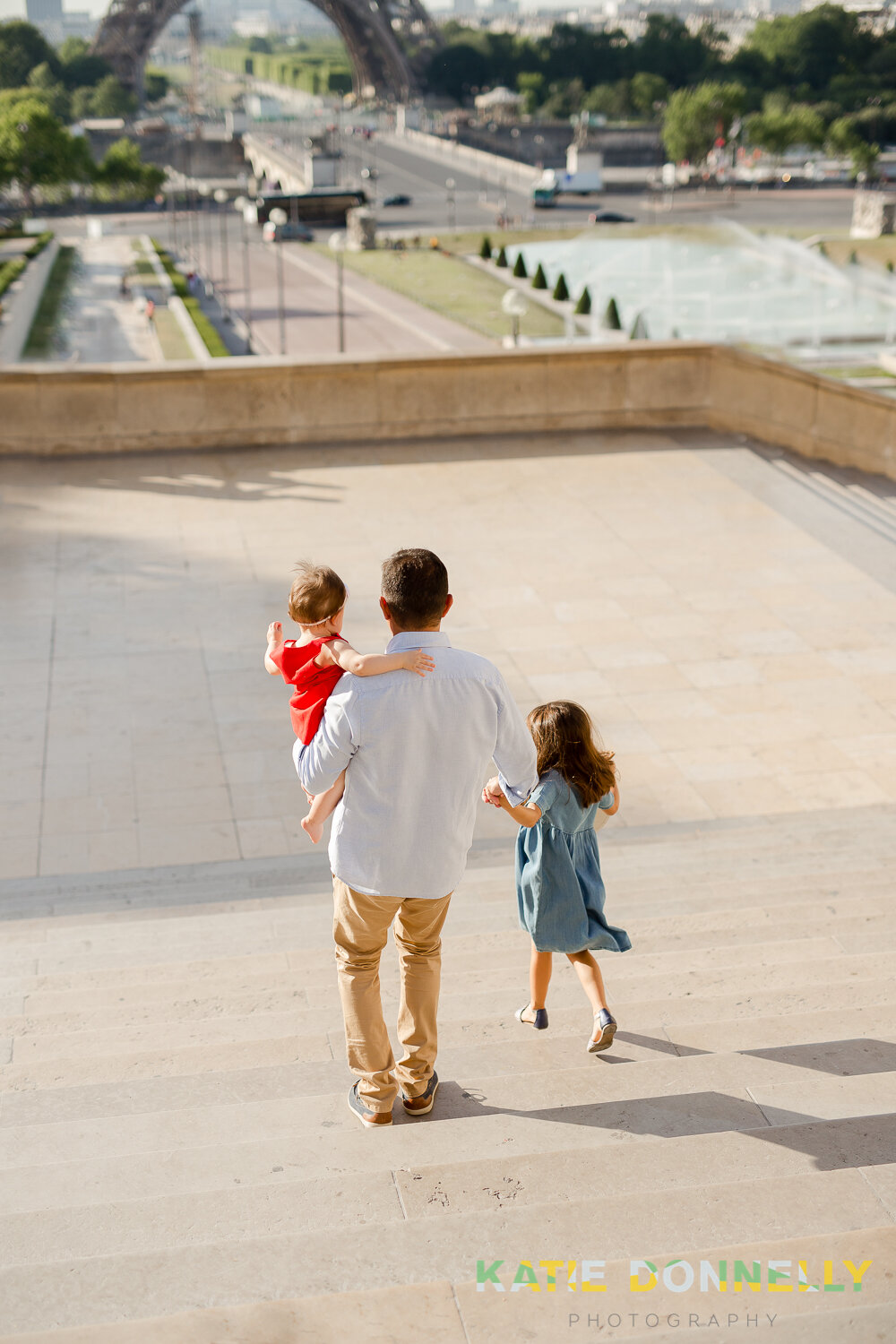 family-photo-eiffel-tower-paris-photographer-katie-donnelly_006.jpg