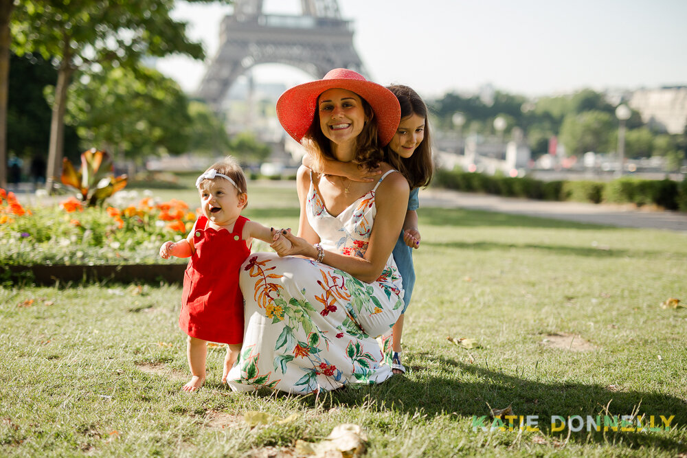 family-photo-eiffel-tower-paris-photographer-katie-donnelly_010.jpg