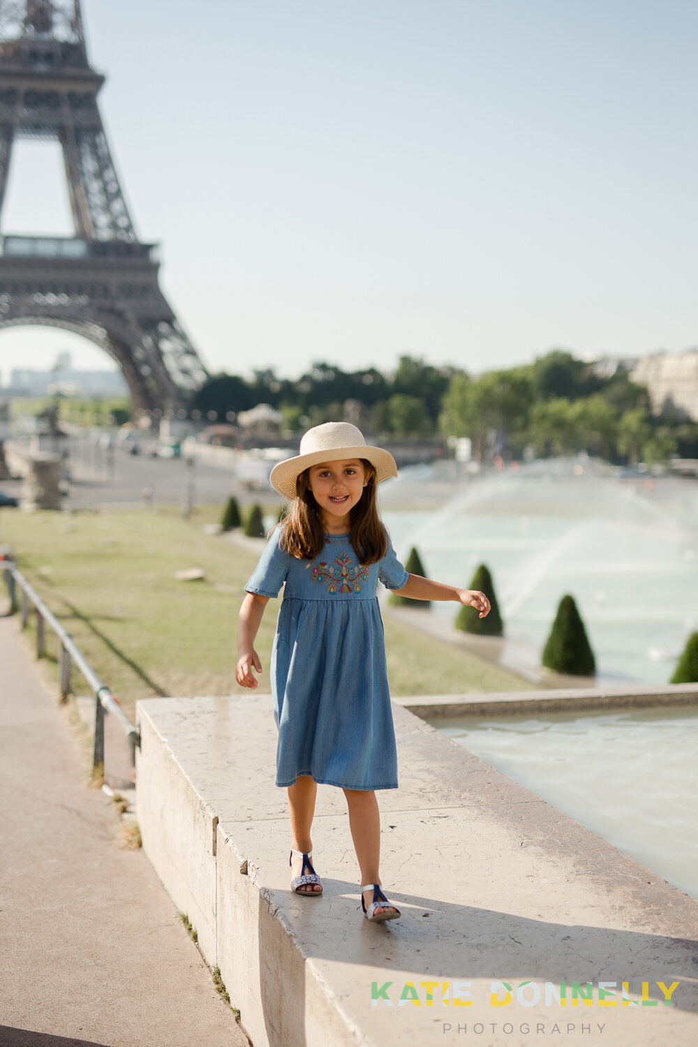 family-photo-eiffel-tower-paris-photographer-katie-donnelly_013.jpg