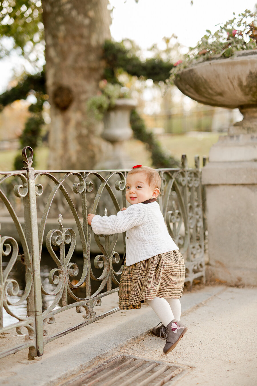 first-brithday-photos-paris-fall-photo-shoot-kids_005.jpg