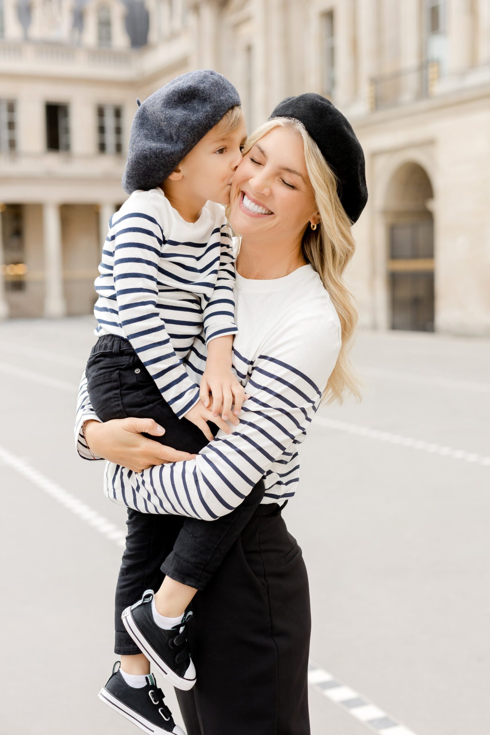 paris-photographer-mother-son-photoshoot-poses-ideas-003.jpg