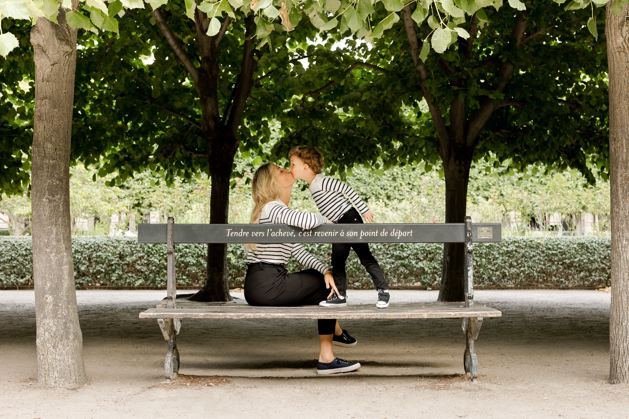 paris-photographer-mother-son-photoshoot-poses-ideas-024.jpg