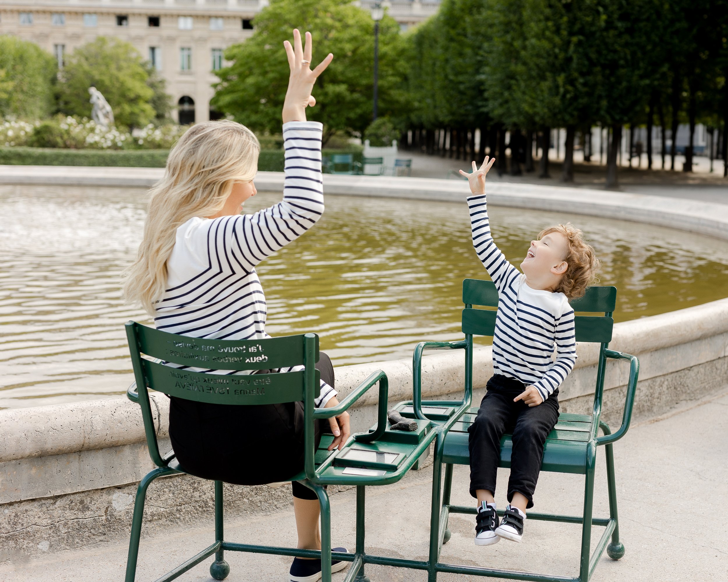 paris-photographer-mother-son-photoshoot-poses-ideas-030.jpg