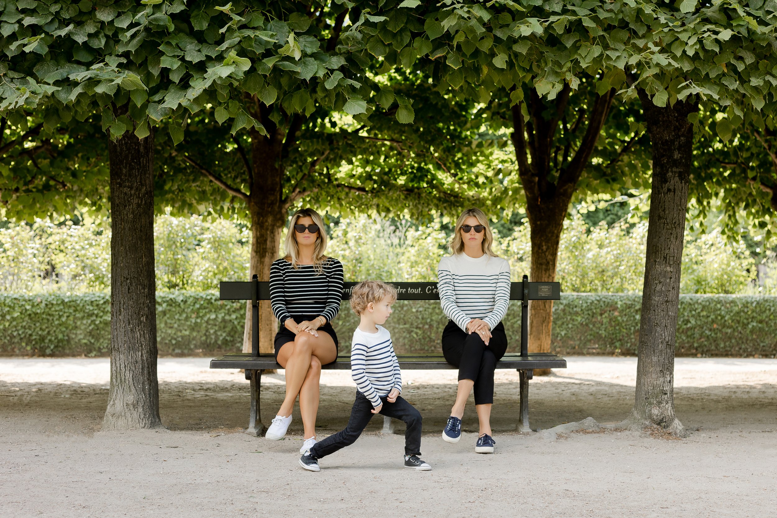 paris-photographer-mother-son-photoshoot-poses-ideas-045.jpg