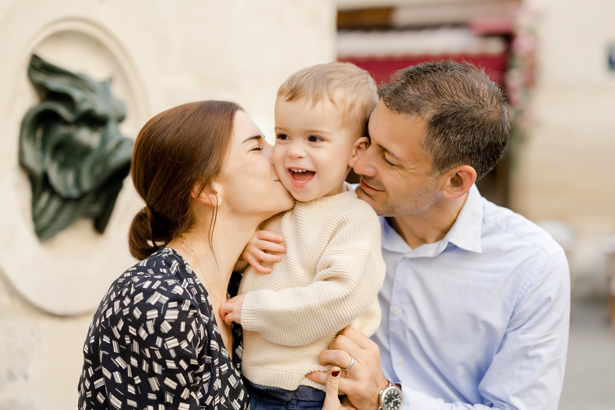 family-photoshoot-paris-market-flowers-5.jpg