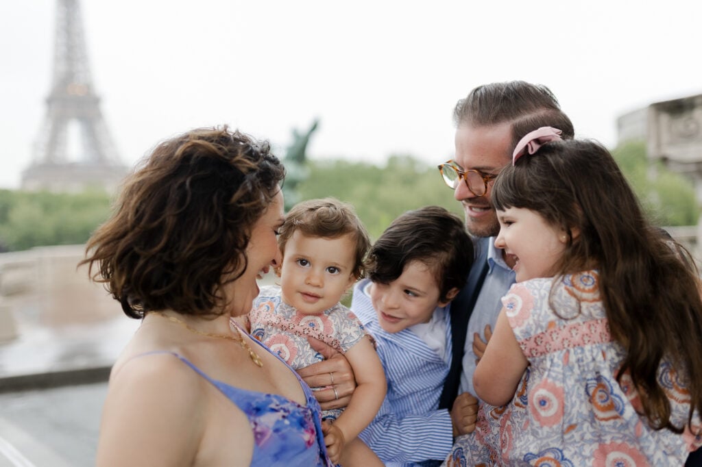 paris-family-photoshoot-bir-hakeim-eiffel-tower-katie-donnelly-photography_018