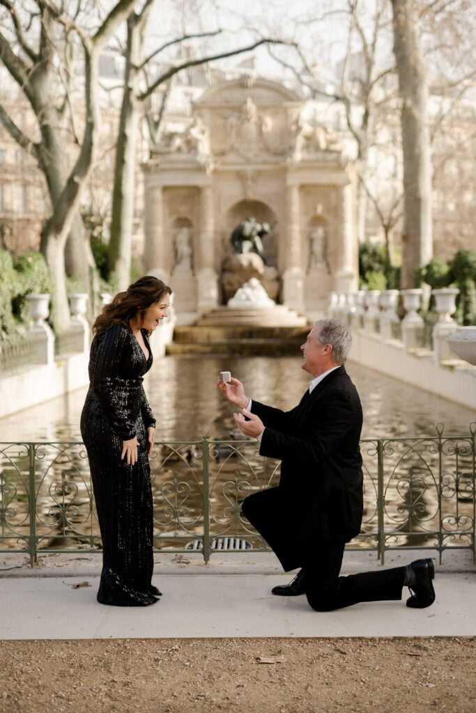 paris-family-photoshoot-louvre-luxembourg-gardens-proposal-katie-donnelly-photography_001