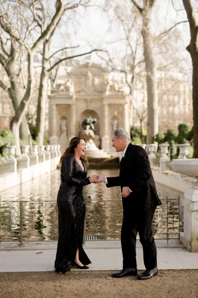 paris-family-photoshoot-louvre-luxembourg-gardens-proposal-katie-donnelly-photography_003