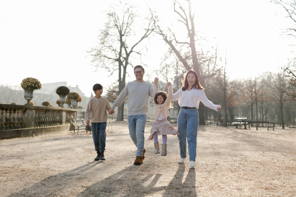 paris-family-photoshoot-luxembourg-gardens-katie-donnelly-photography_010