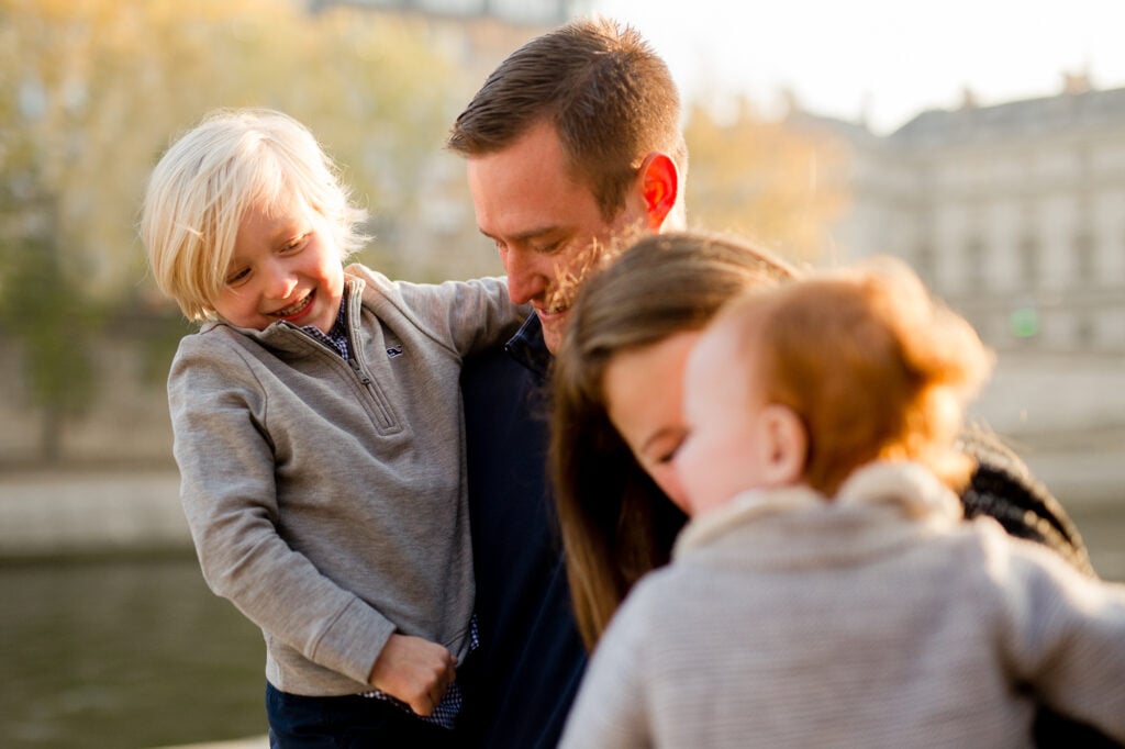paris-family-photoshoot-place-dauphine-cafe-pont-neuf-katie-donnelly-photography_005