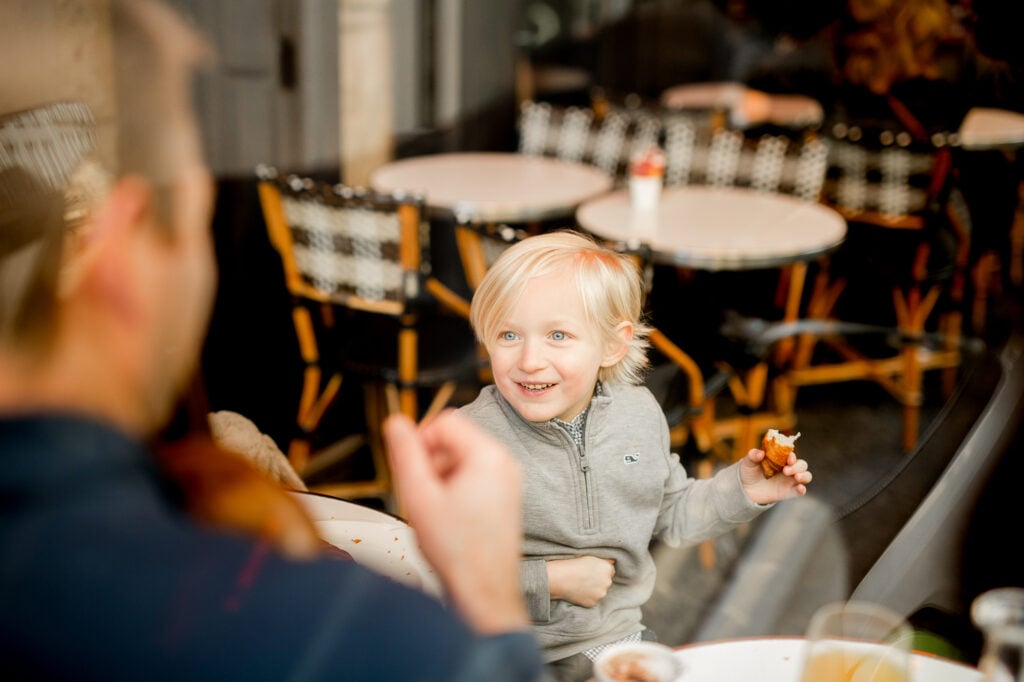 paris-family-photoshoot-place-dauphine-cafe-pont-neuf-katie-donnelly-photography_010