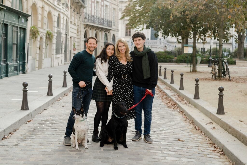 paris-family-photoshoot-place-dauphine-pont-neuf-katie-donnelly-photography_006