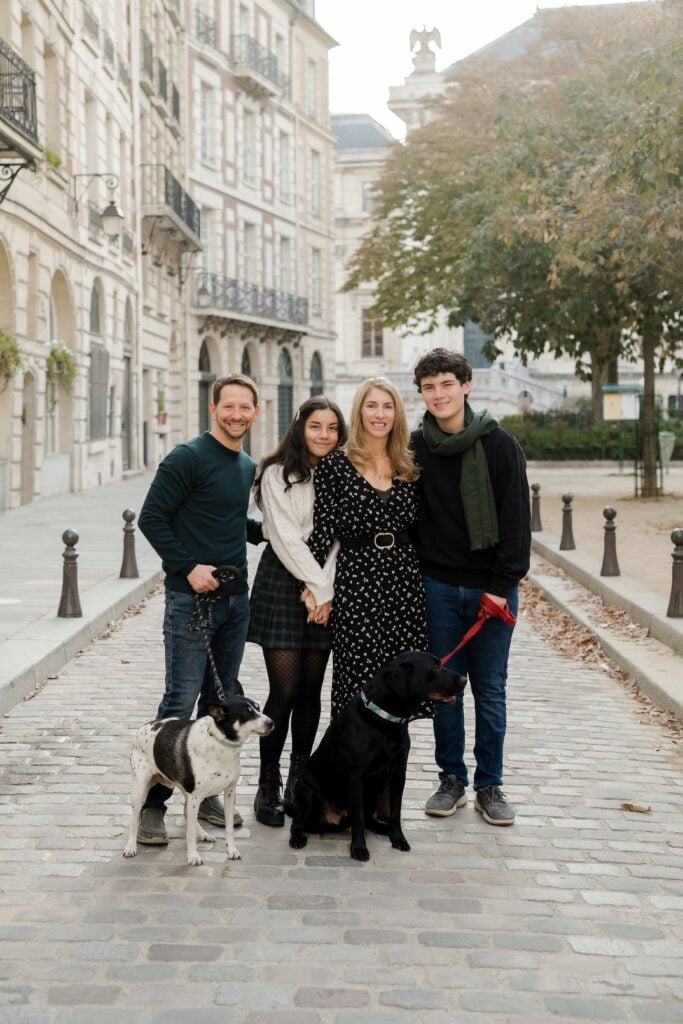 paris-family-photoshoot-place-dauphine-pont-neuf-katie-donnelly-photography_007