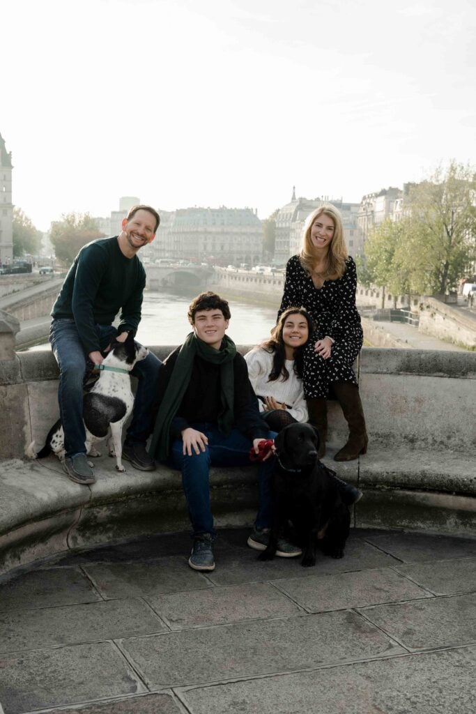 paris-family-photoshoot-place-dauphine-pont-neuf-katie-donnelly-photography_014