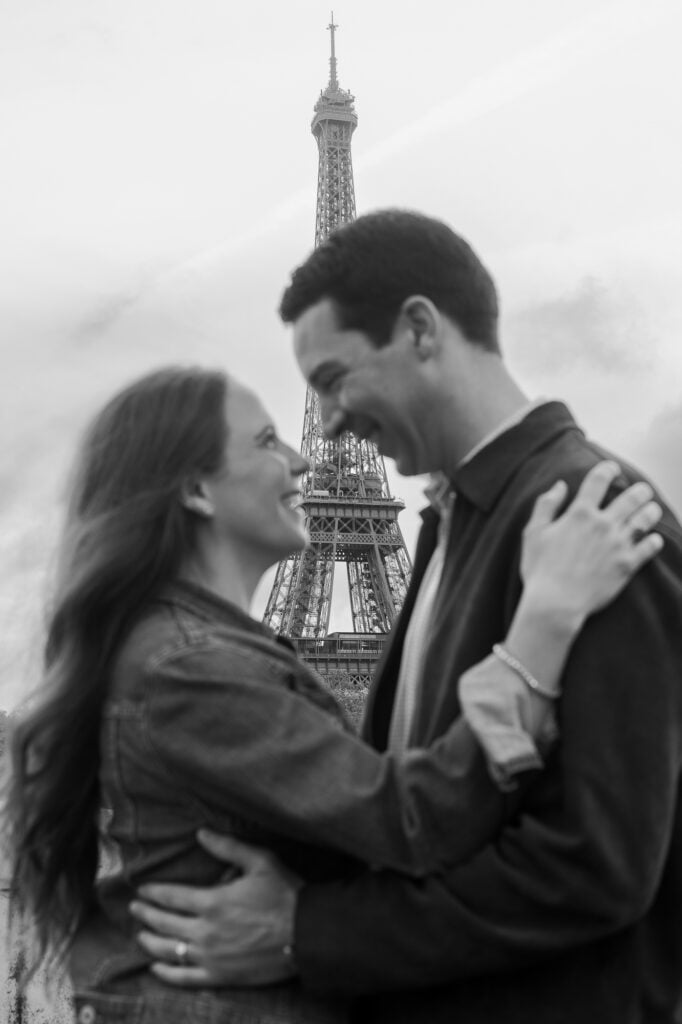 paris-romantic-couple-photoshoot-cafe-bir-hakeim-katie-donnelly-photography_002