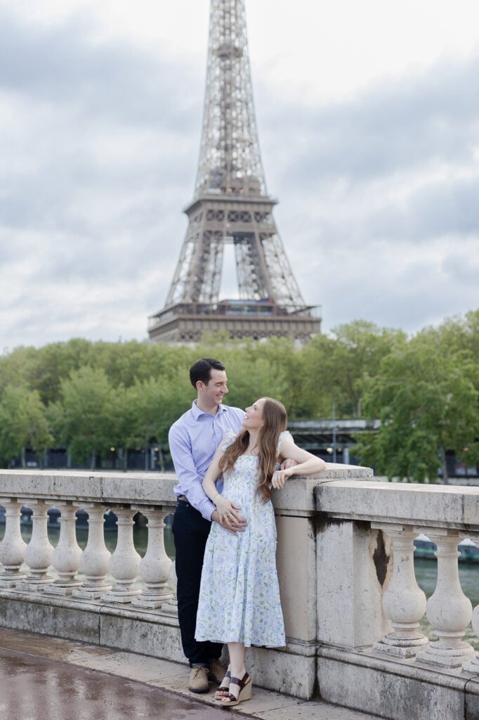 paris-romantic-couple-photoshoot-cafe-bir-hakeim-katie-donnelly-photography_004