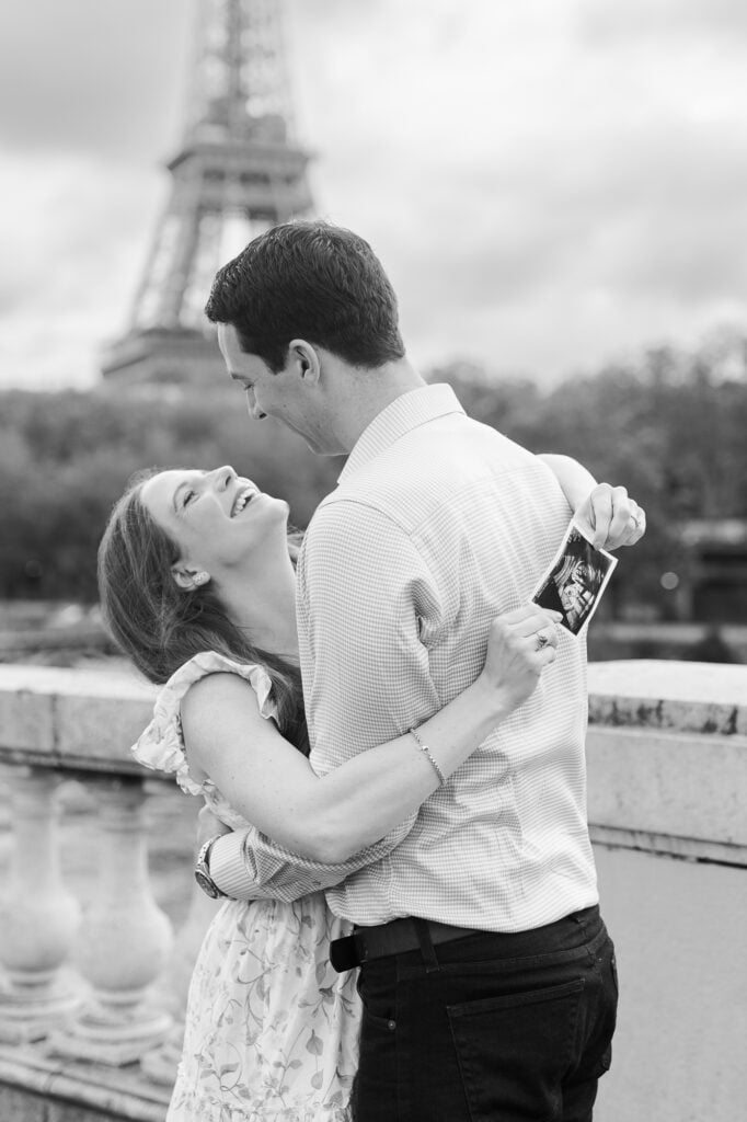 paris-romantic-couple-photoshoot-cafe-bir-hakeim-katie-donnelly-photography_006