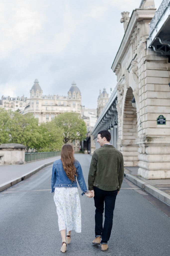 paris-romantic-couple-photoshoot-cafe-bir-hakeim-katie-donnelly-photography_008