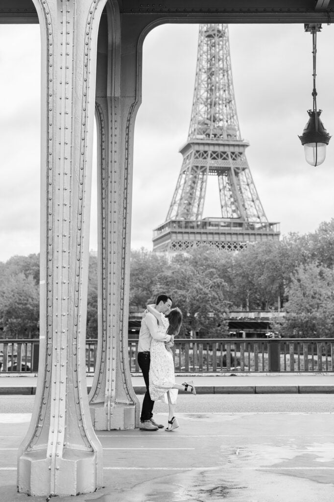 paris-romantic-couple-photoshoot-cafe-bir-hakeim-katie-donnelly-photography_010