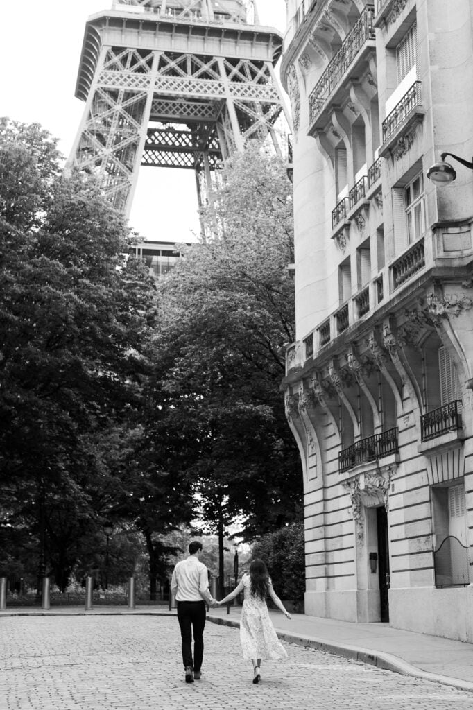 paris-romantic-couple-photoshoot-cafe-bir-hakeim-katie-donnelly-photography_013
