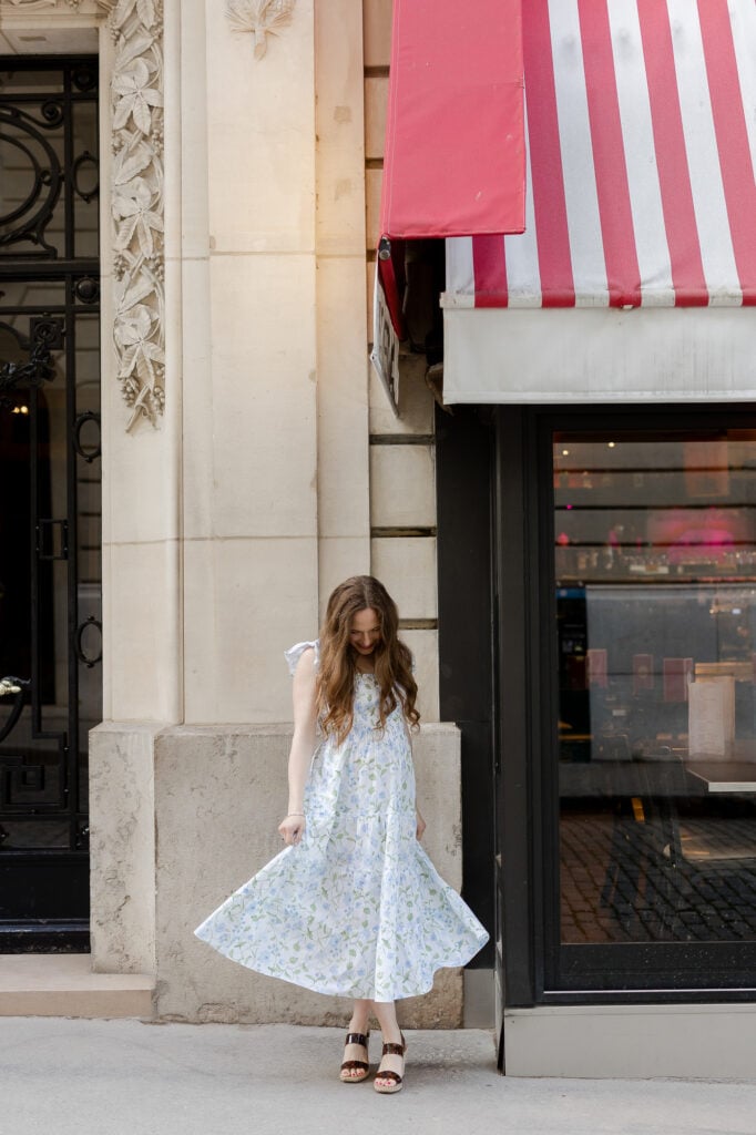 paris-romantic-couple-photoshoot-cafe-bir-hakeim-katie-donnelly-photography_015
