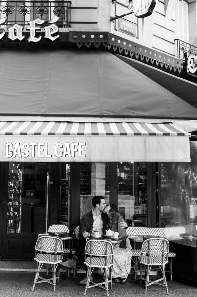 paris-romantic-couple-photoshoot-cafe-bir-hakeim-katie-donnelly-photography_016