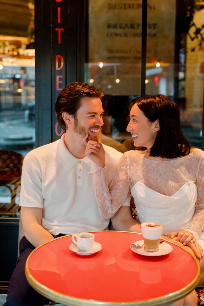 paris-romantic-couple-photoshoot-cafe-pont-alexandre-katie-donnelly-photography_003