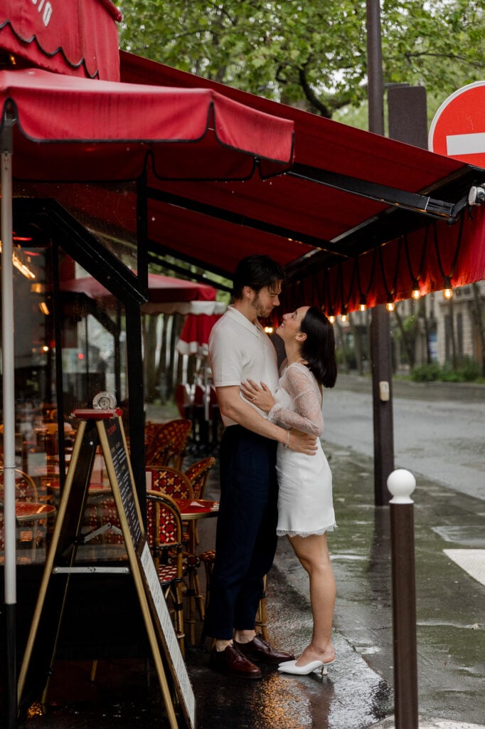paris-romantic-couple-photoshoot-cafe-pont-alexandre-katie-donnelly-photography_004