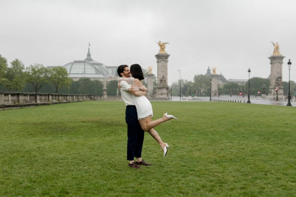 paris-romantic-couple-photoshoot-cafe-pont-alexandre-katie-donnelly-photography_013