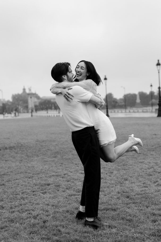 paris-romantic-couple-photoshoot-cafe-pont-alexandre-katie-donnelly-photography_014