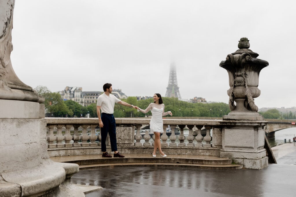 paris-romantic-couple-photoshoot-cafe-pont-alexandre-katie-donnelly-photography_019