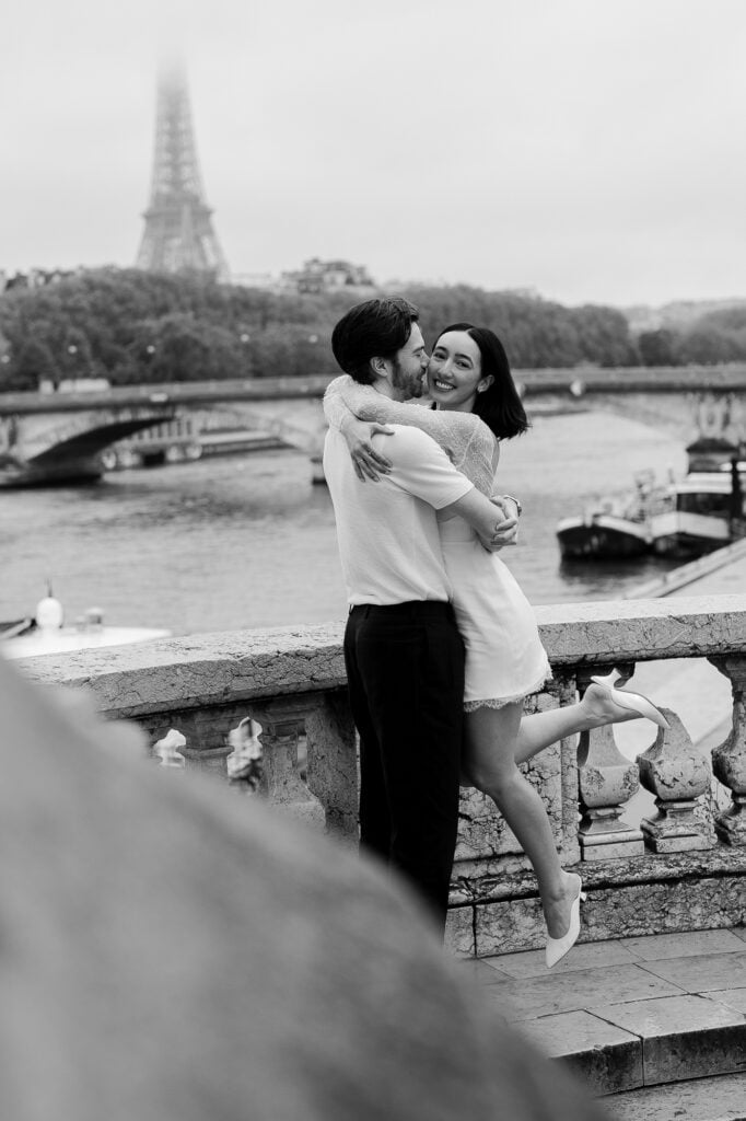 paris-romantic-couple-photoshoot-cafe-pont-alexandre-katie-donnelly-photography_020