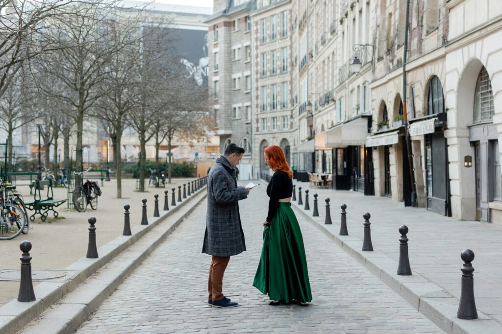 paris-romantic-couple-photoshoot-proposal-place-dauphine-pont-neuf-katie-donnelly-photography_001