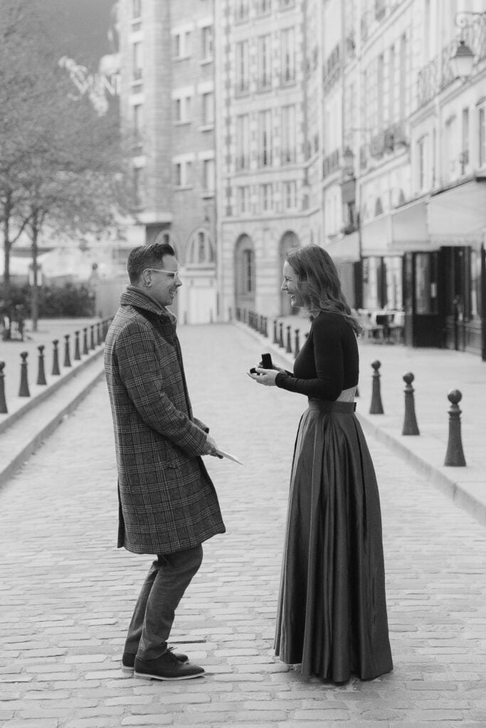 paris-romantic-couple-photoshoot-proposal-place-dauphine-pont-neuf-katie-donnelly-photography_002