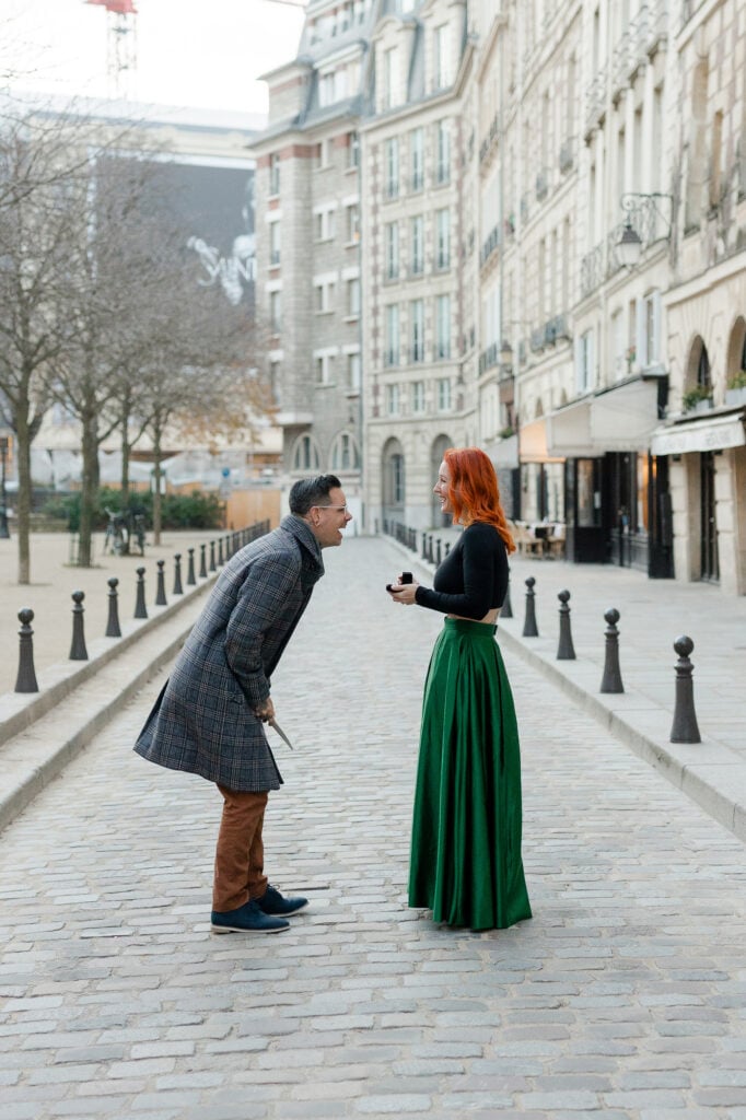 paris-romantic-couple-photoshoot-proposal-place-dauphine-pont-neuf-katie-donnelly-photography_003