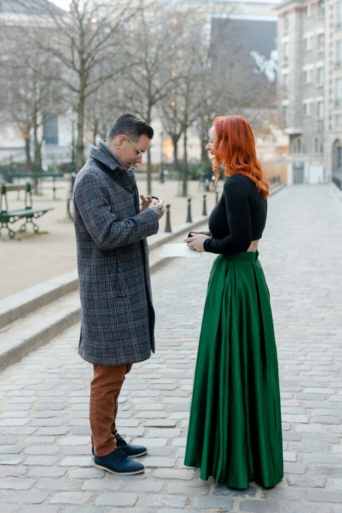paris-romantic-couple-photoshoot-proposal-place-dauphine-pont-neuf-katie-donnelly-photography_005