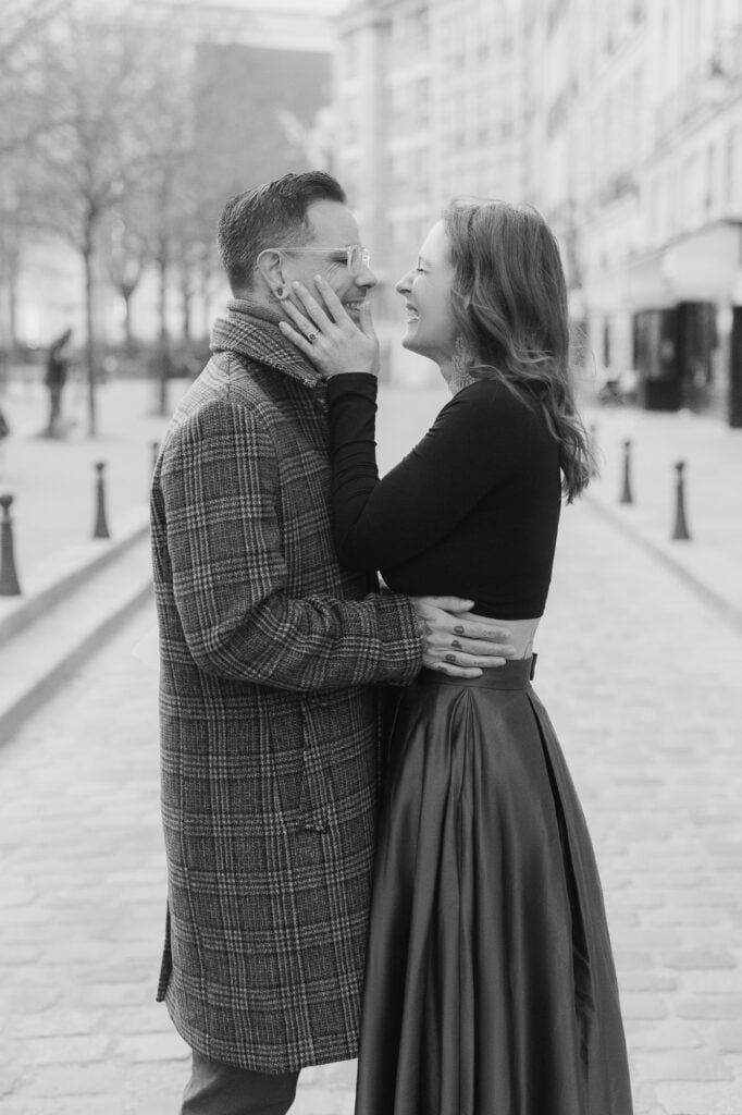 paris-romantic-couple-photoshoot-proposal-place-dauphine-pont-neuf-katie-donnelly-photography_006