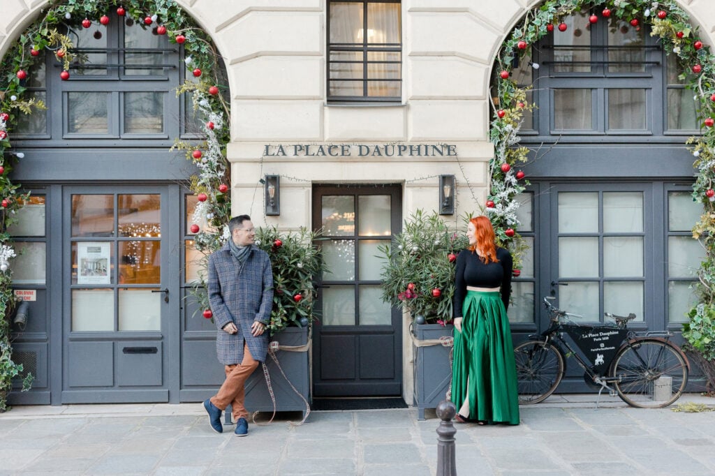 paris-romantic-couple-photoshoot-proposal-place-dauphine-pont-neuf-katie-donnelly-photography_007