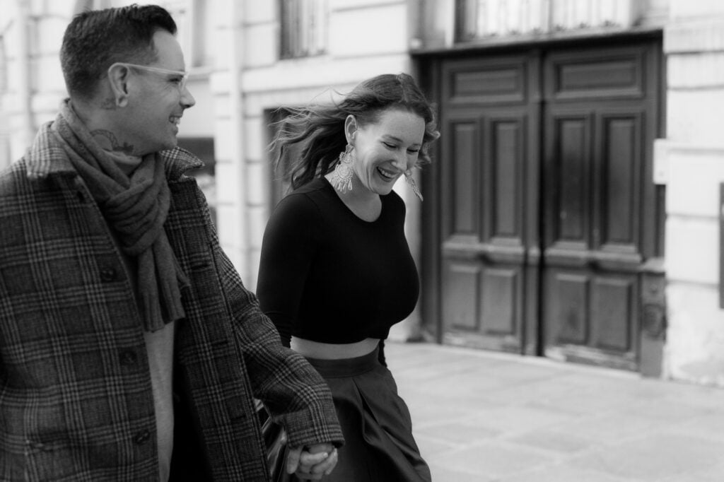 paris-romantic-couple-photoshoot-proposal-place-dauphine-pont-neuf-katie-donnelly-photography_010