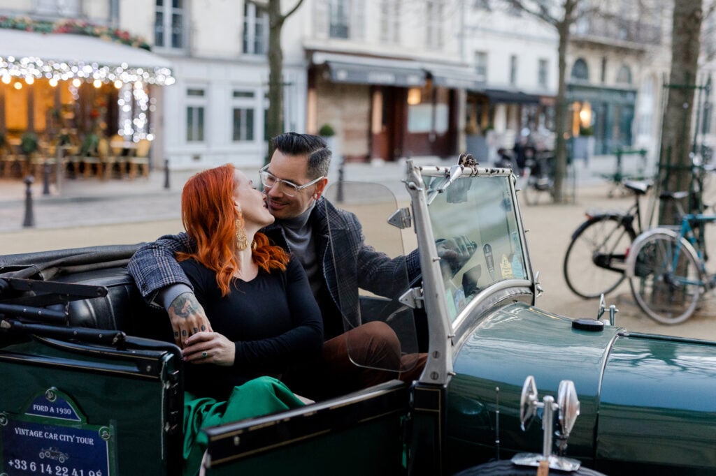 paris-romantic-couple-photoshoot-proposal-place-dauphine-pont-neuf-katie-donnelly-photography_013