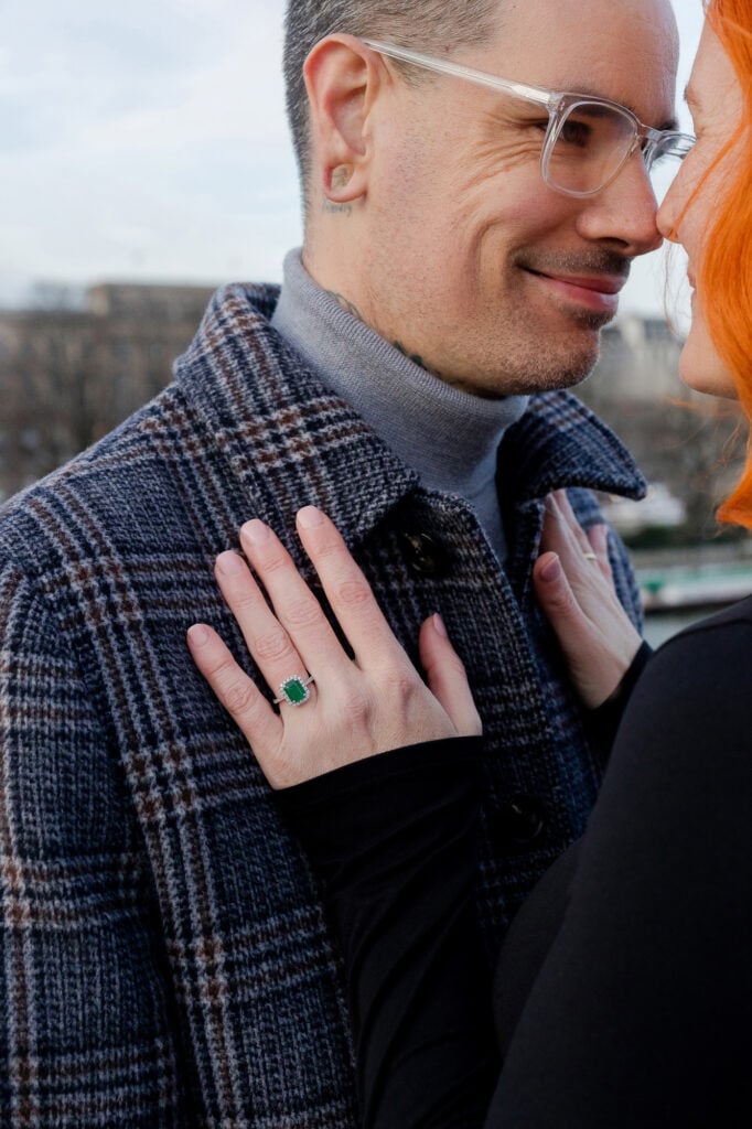 paris-romantic-couple-photoshoot-proposal-place-dauphine-pont-neuf-katie-donnelly-photography_020