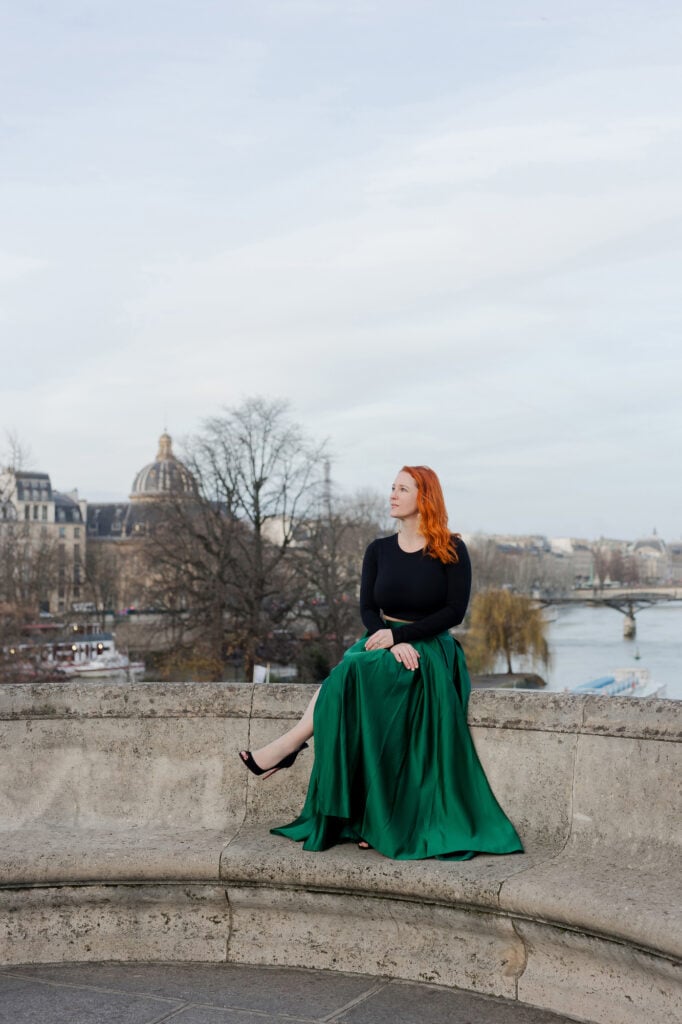 paris-romantic-couple-photoshoot-proposal-place-dauphine-pont-neuf-katie-donnelly-photography_021