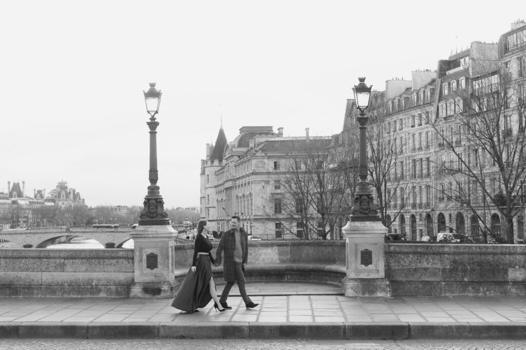 paris-romantic-couple-photoshoot-proposal-place-dauphine-pont-neuf-katie-donnelly-photography_022