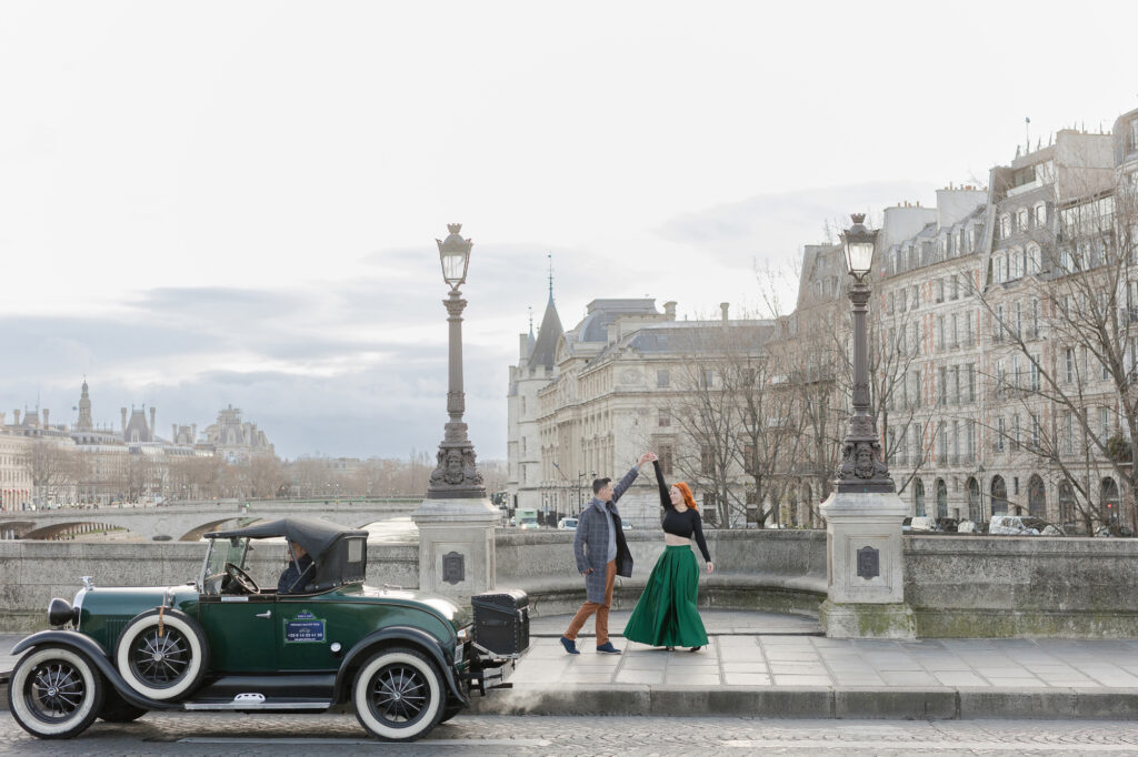 paris-romantic-couple-photoshoot-proposal-place-dauphine-pont-neuf-katie-donnelly-photography_023