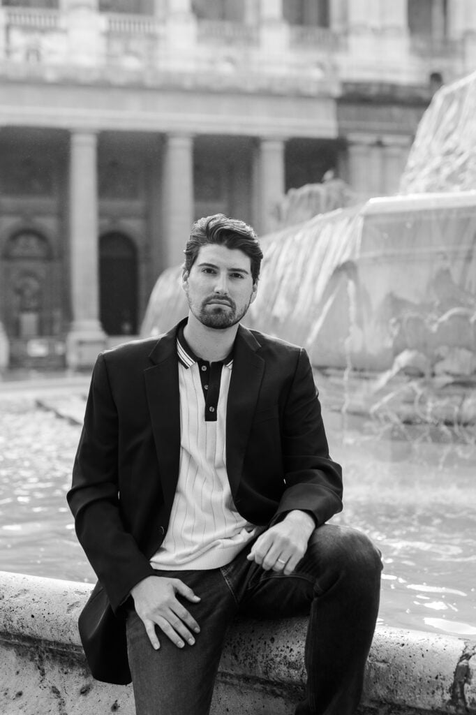 paris-romantic-couple-photoshoot-saint-sulpice-katie-donnelly-photography_013