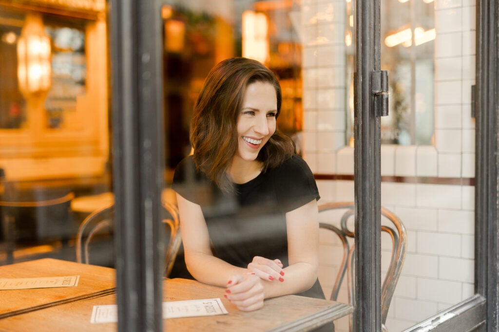 paris-solo-photoshoot-ile-saint-louis-cafe-katie-donnelly-photography_007